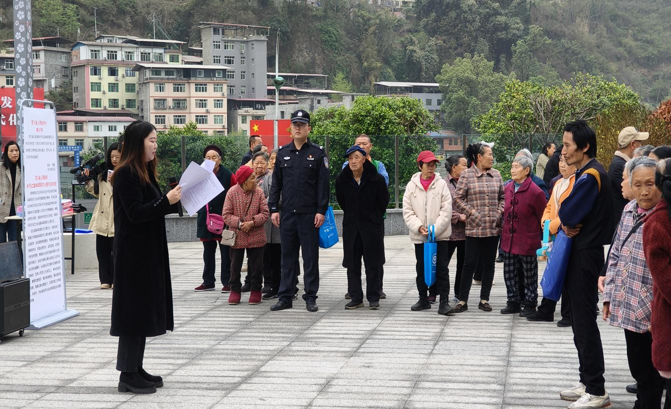 宣讲森林防灭火知识