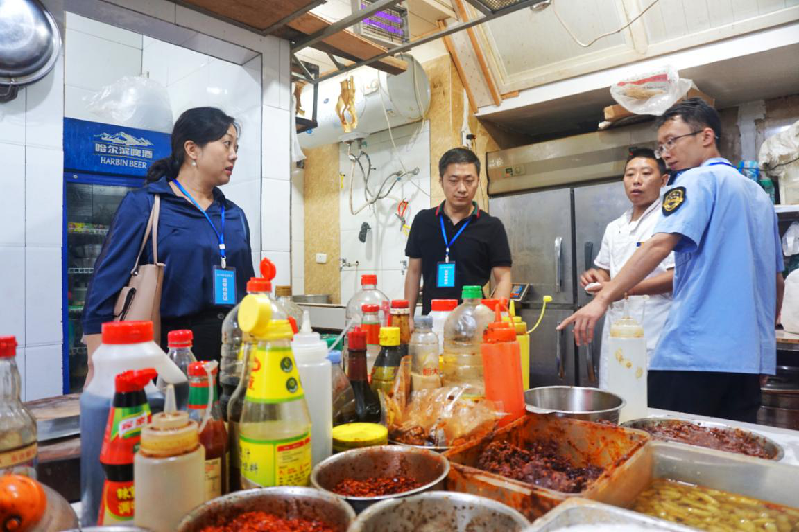 对餐馆食物浪费情况进行检查