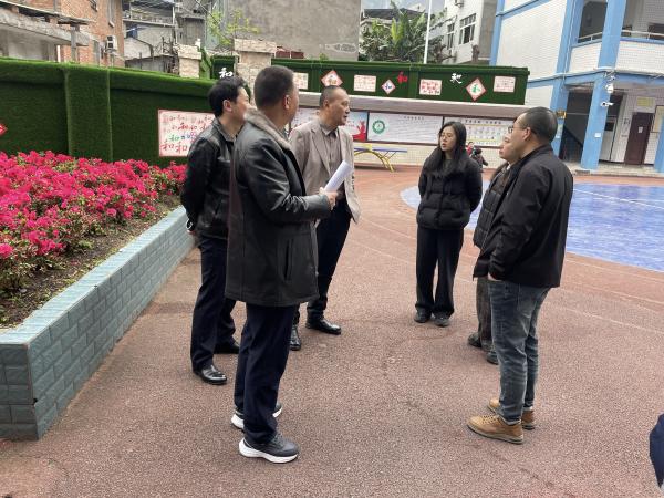 永和二小调研“校园餐”